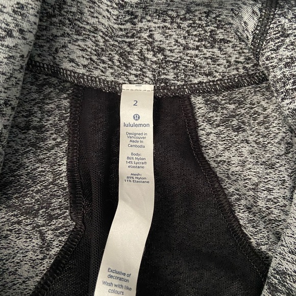 Size 2 lulu lemon zip up jacket - Picture 2 of 2